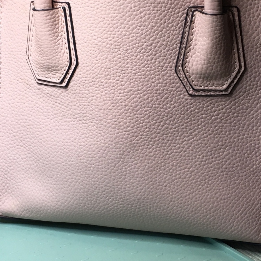 Elegant Pink Leather Handbag with Crossbody Strap - Picture 5 of 13